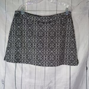 Tranquulity Black and White Patterned Athletic Skirt